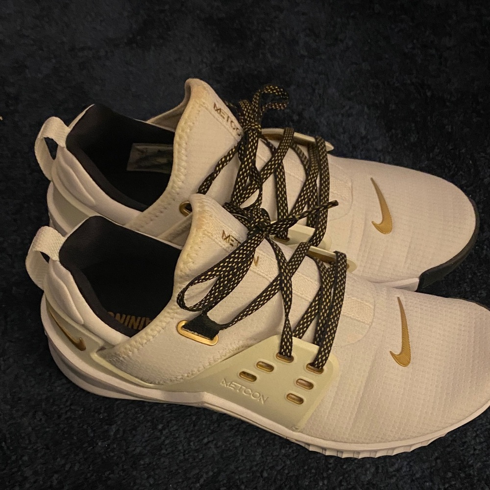Women’s Nike sneakers